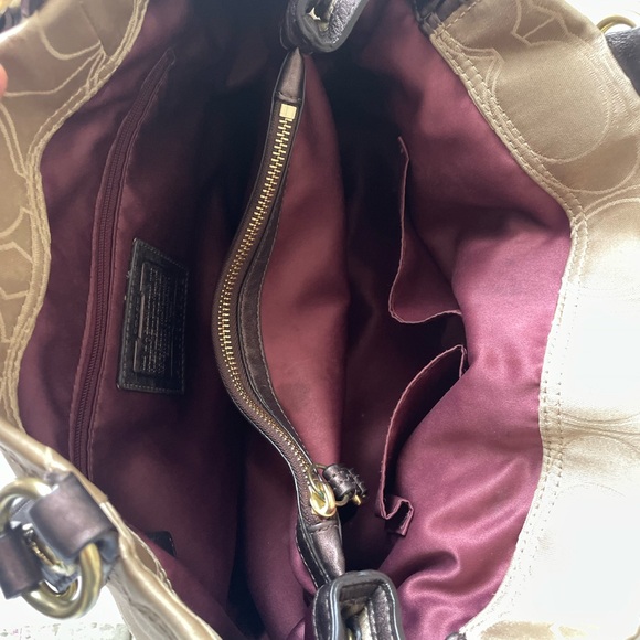 𝘊𝘰𝘢𝘤𝘩 𝘔𝘪𝘢 𝘚𝘪𝘨𝘯𝘢𝘵𝘶𝘳𝘦🧸🤎 - Picture 5 of 6